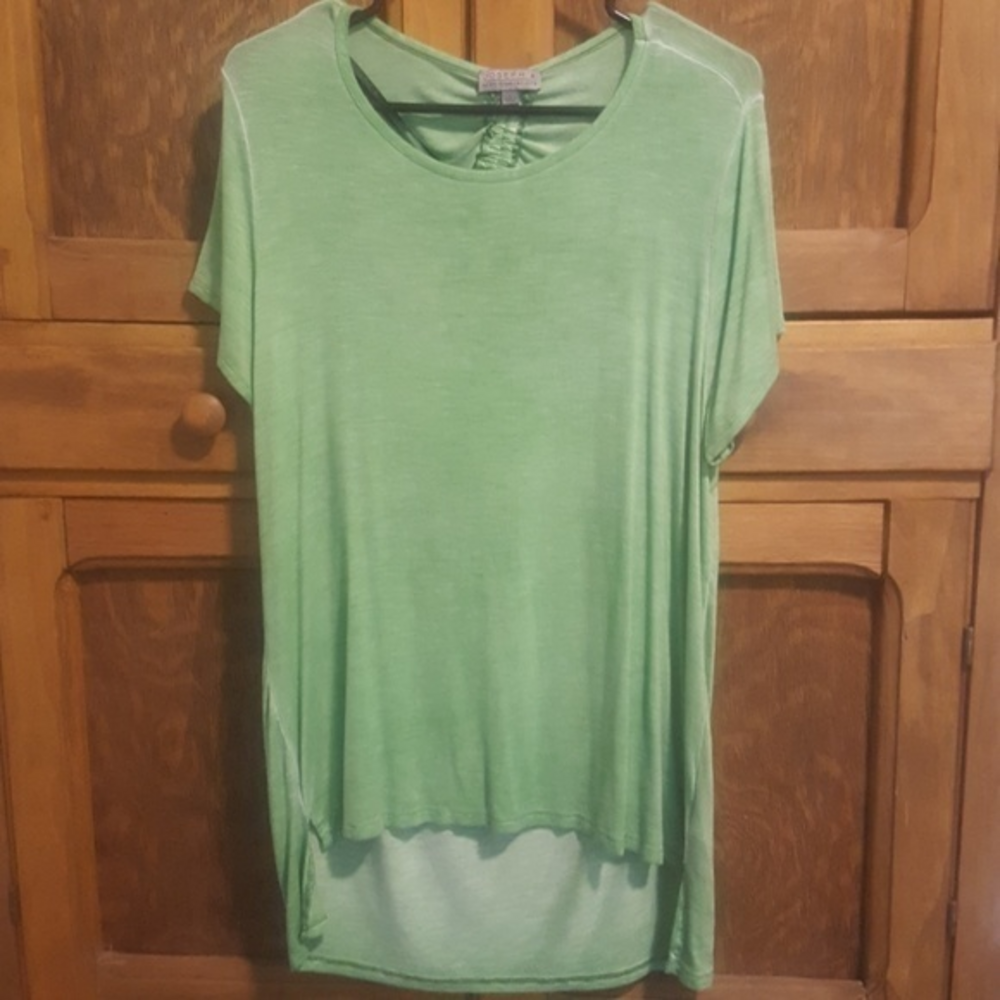 Size large top